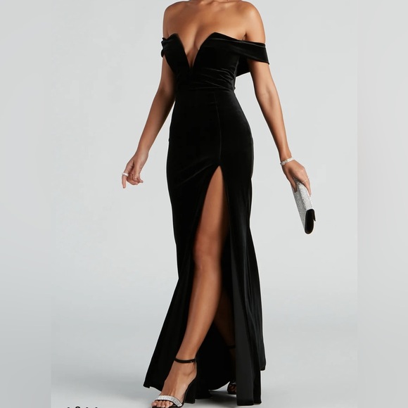 Dresses & Skirts - Black velvet mermaid dress